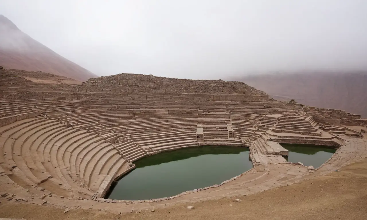 Ilustración para la sección Cultura de los Uru: Ingeniería hidráulica y adaptación en el Altiplano. sobre Desterrados del paraíso: Las civilizaciones perdidas que desafían lo que sabemos.